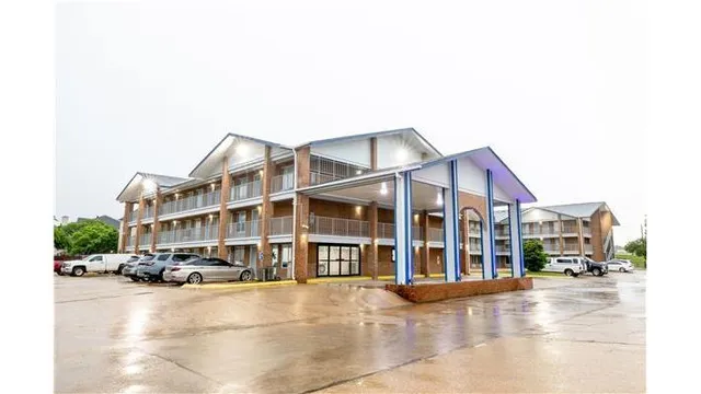 Days Inn & Suites by Wyndham Bossier City/Casino Area
