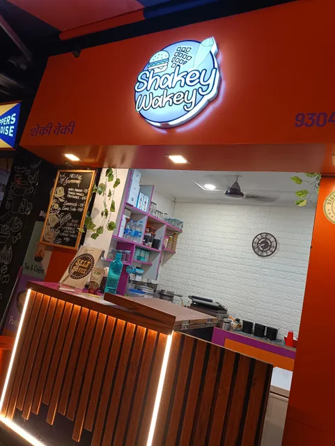 SHAKEY WAKEY