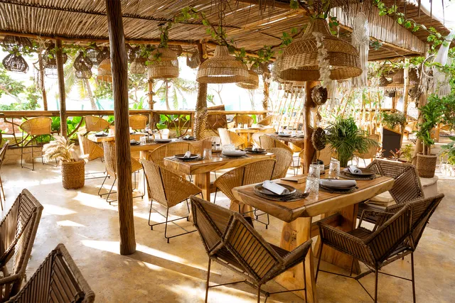 MORENA LOUNGE BEACH/ SUNSET/ BY THE SEA/ LIVE MUSIC