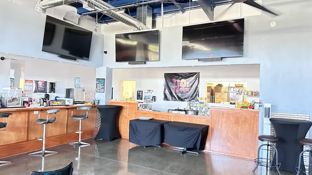 Reign Events Lounge powered by Hooz House Cajun Deli