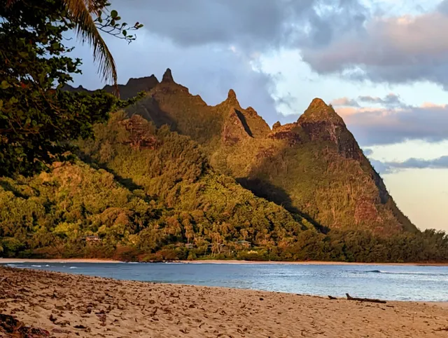 Ha’ena Beach Park Tunnels