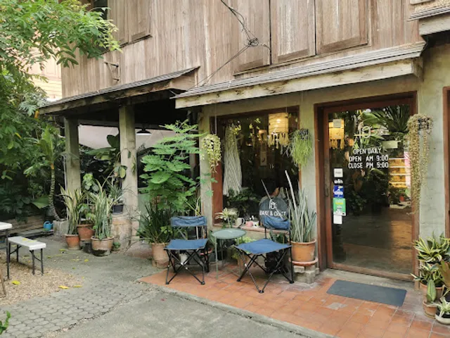 Ho: Bake & Craft Café