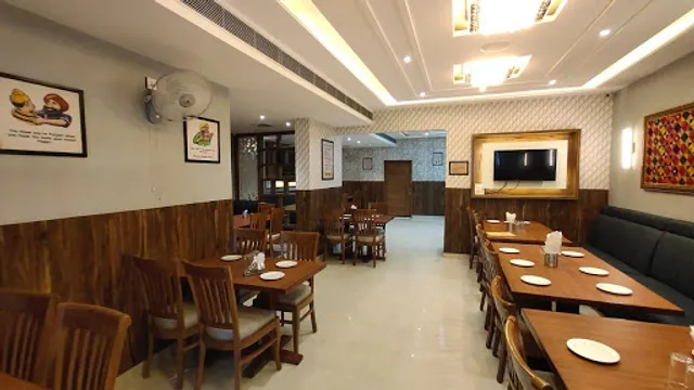 Makhan Fish and Chicken Hut, Amritsar (Old and Famous Makhan Fish from Lawrence road)