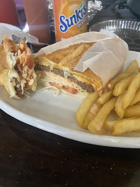 La Nueva Mia Pizza & Restaurant