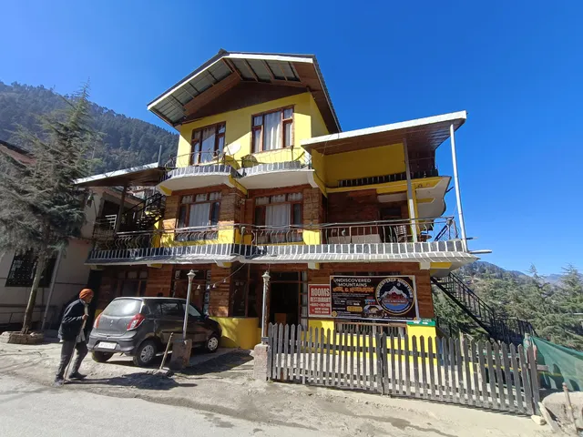 UM Hotels & Restaurant