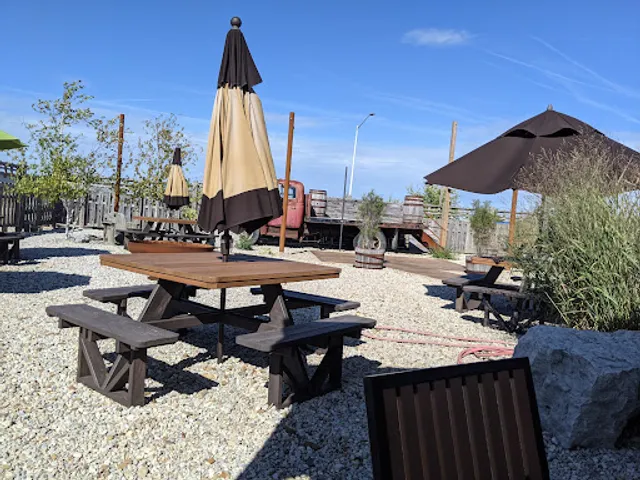 Hall's Wine-R-We & Brews-4-U - Clyde, OH