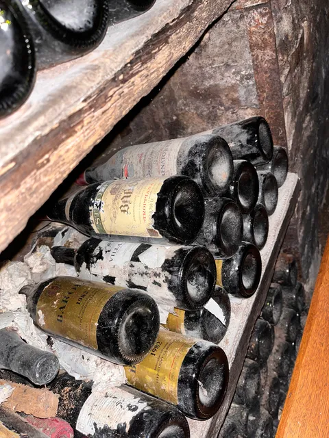 LA CAVA wine bar de Burrata Bufala