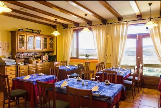 Hotel Tierra de Lobos ( Aceptamos Mascotas ) Cerrado por vacaciones del 3 de noviembre al 3 de diciembre