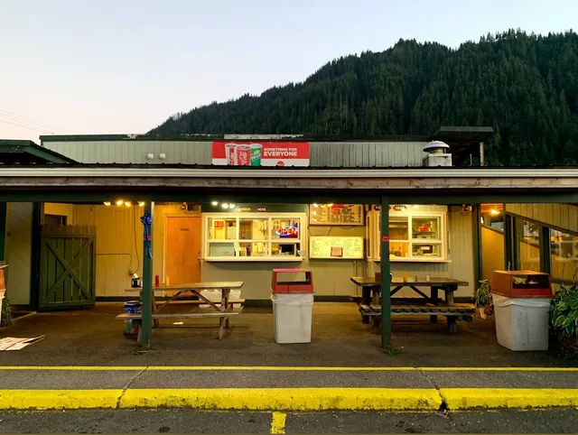 Spiffy Dine In Drive In