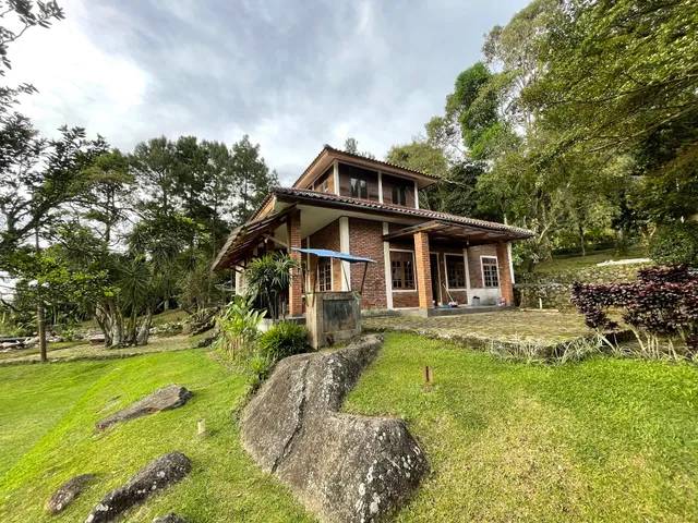 Villa Lingga Puncak - Villa Alam & Penginapan Keluarga di Megamendung