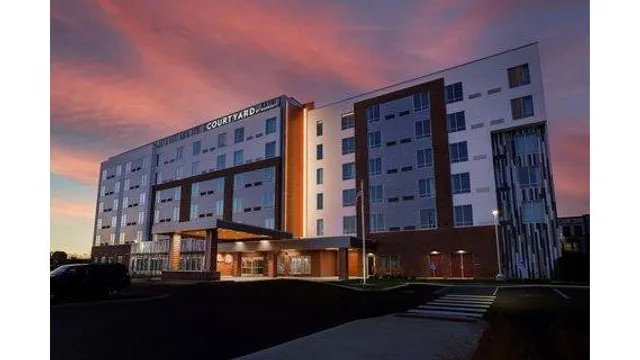 Courtyard by Marriott Indianapolis Fishers