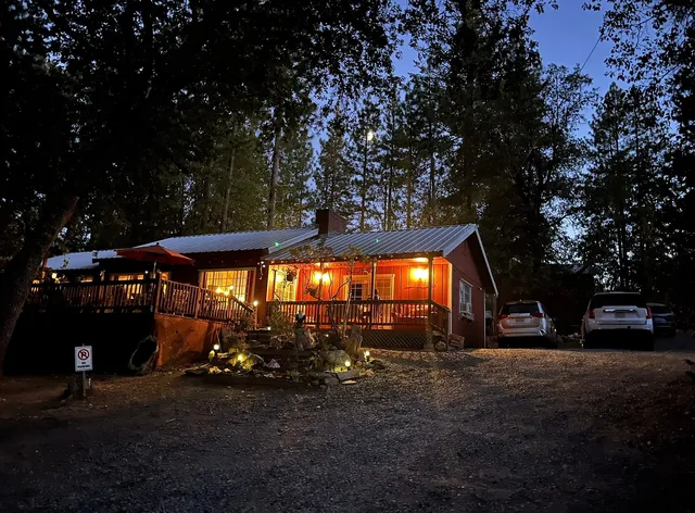 The Red Rooster Lodge