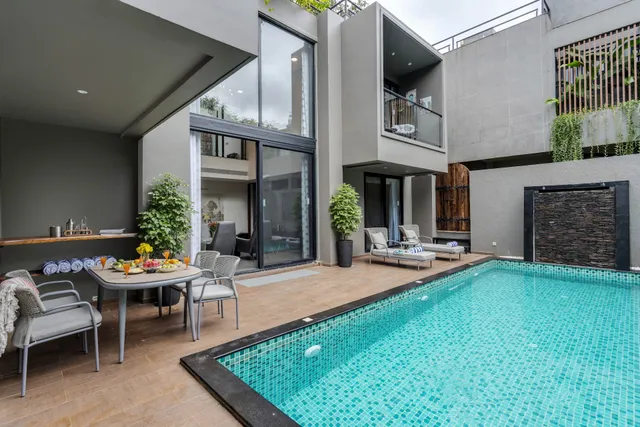 RĀGĀ - A Lindsay Manor