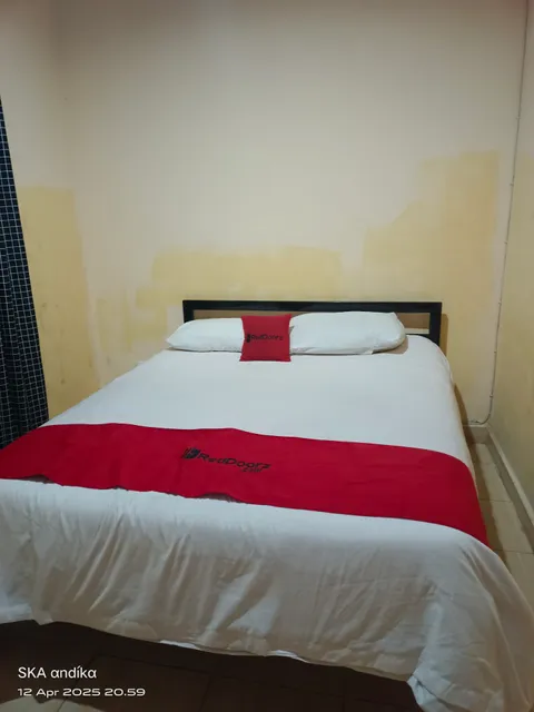 RedDoorz Syariah near Terminal Alam Barajo Jambi