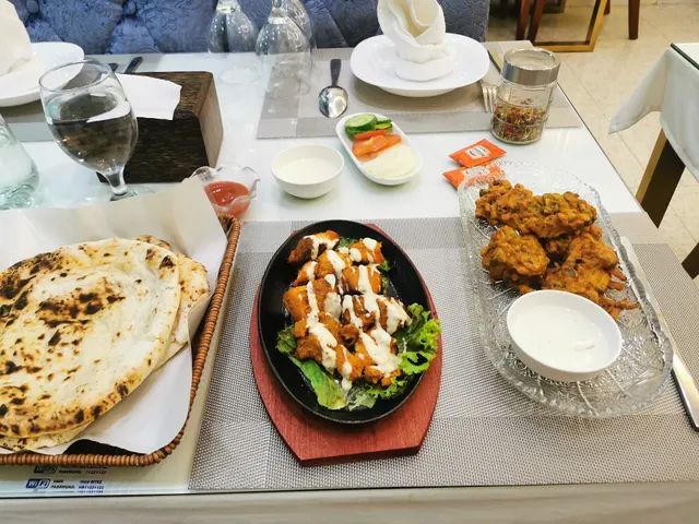 Halal Bites Restaurant & Pizza