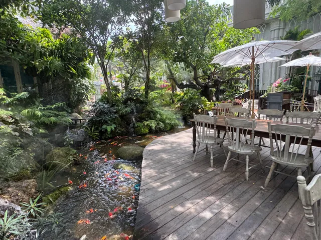 PARK SATHORN RESTAURANT