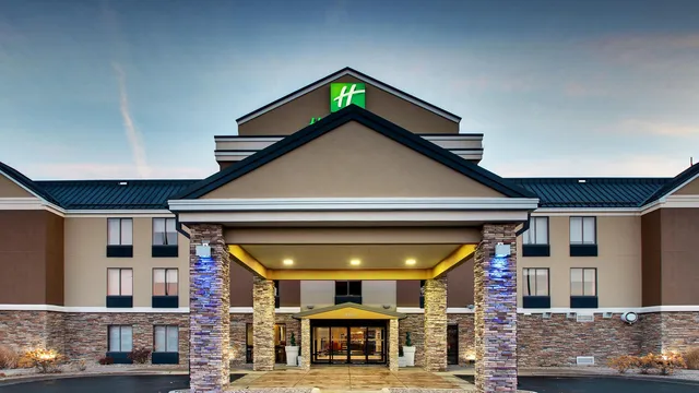 Holiday Inn Express & Suites Cedar Rapids-I-380 @ 33rd Ave by IHG