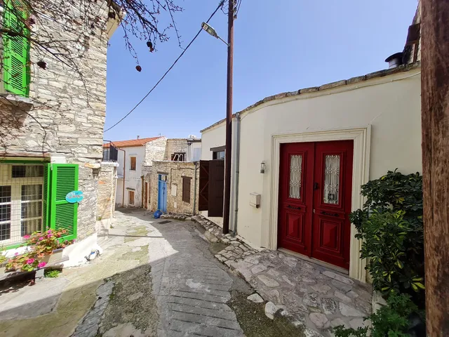 RedBlueDoor Traditional Listed Houses
