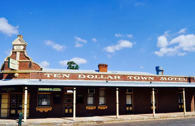 Ten Dollar Town Motel