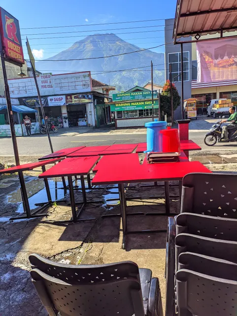 ROCKET CHICKEN KLEDUNG