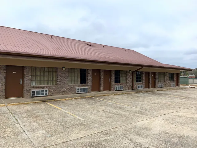 Claridge Inn And Suites