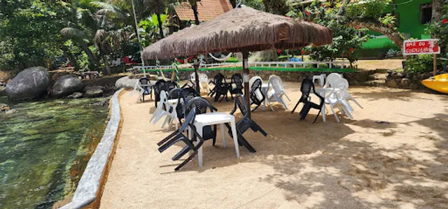 Bar do coqueiro, ilha do cedro, paraty rj