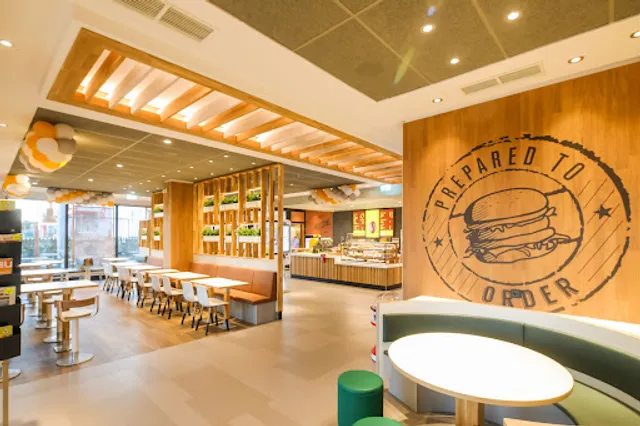 McDonald's A2 Abfahrt Wr.Neudorf