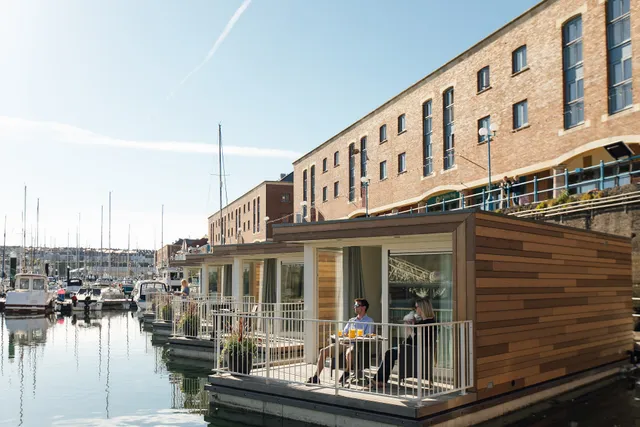 Floatels by Tŷ Milford Waterfront