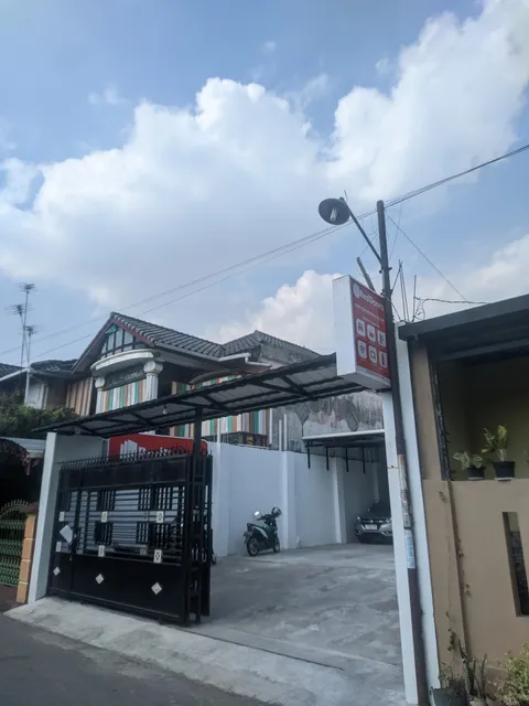RedDoorz Syariah near Perempatan Kartasura