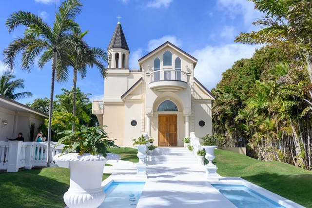 Paradise Cove Crystal Chapel