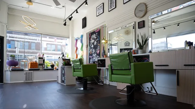 Salon On Grand
