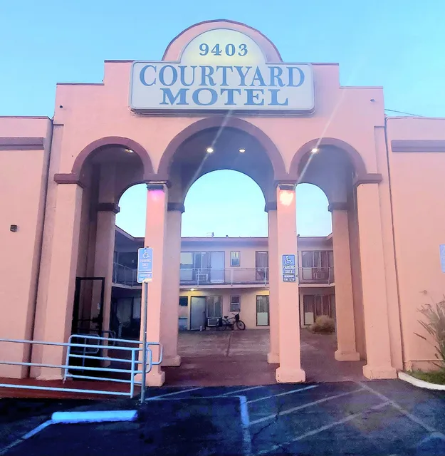 Courtyard Motel