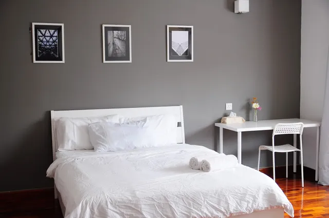 GRAYHAUS 32 Guest House