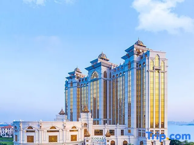 Royal Seaside Resort Hotel