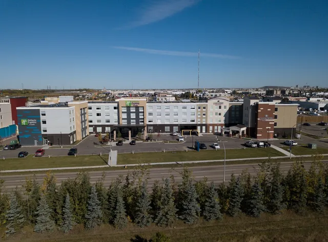 Holiday Inn Express & Suites West Edmonton-Mall Area by IHG