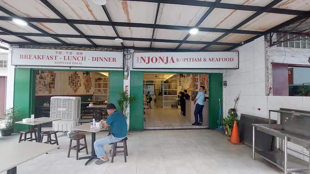 NJONJA KOPITIAM & SEAFOOD