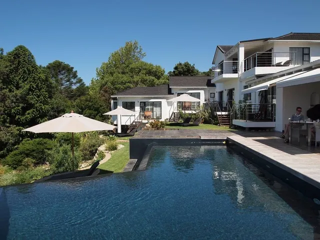 Cambalala Guest House