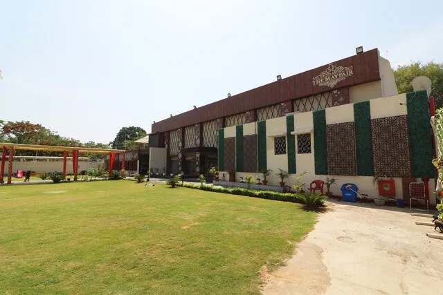 OYO 42128 The May Fair