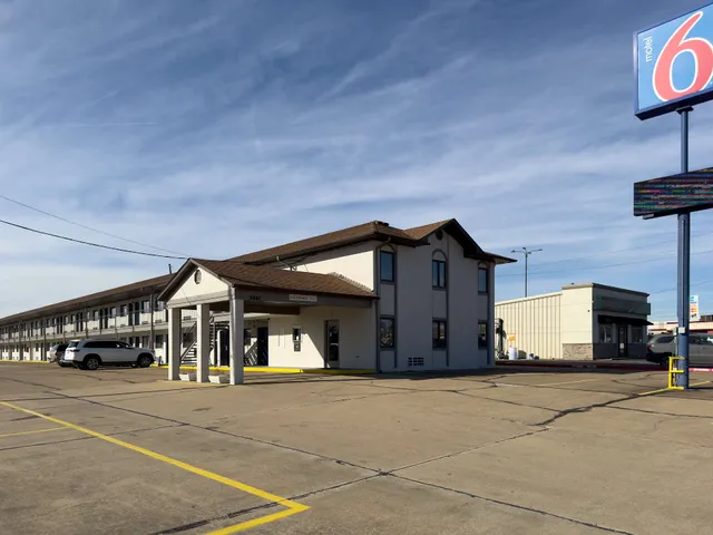 Motel 6 Dyersburg, TN