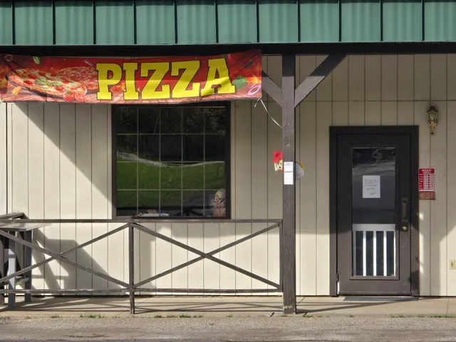 The Green Roof Inn Pizza & Deli