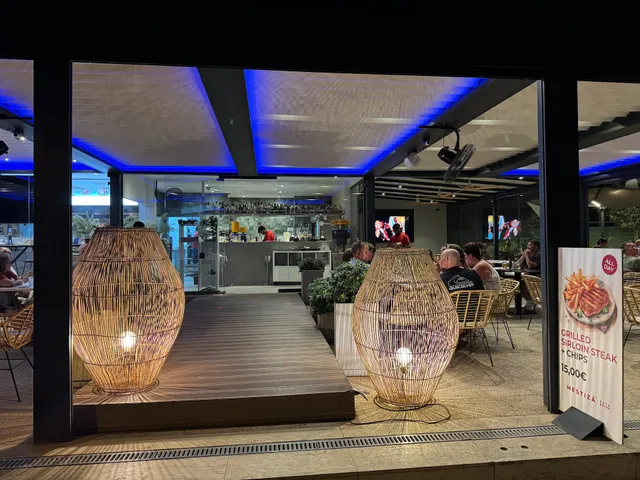 Mestizä Chiringo & Cocktail Bar - Tapas & Burger