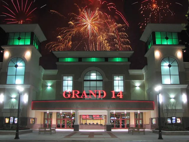 Stone Theatres - Grand 14 at Market Common