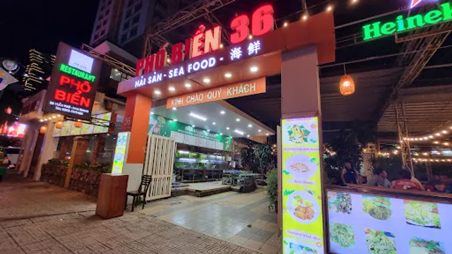 Nhà Hàng Phố Biển