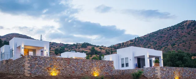 Evgoro Luxury Suites