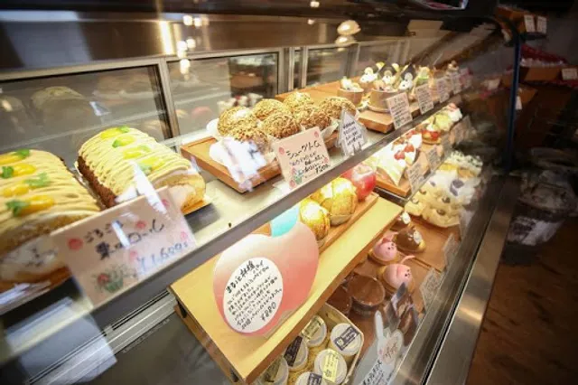 赤い屋根のケーキ屋tsunagu