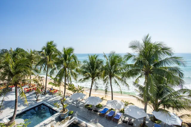 Palm Beach Hotel - Kitesurfing spot April to September