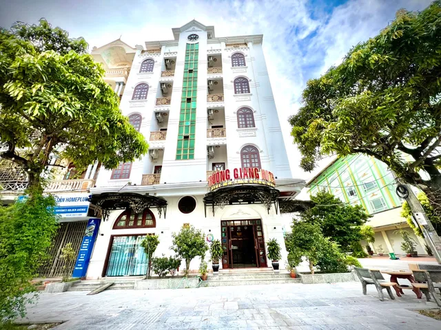 Khách Sạn Trường Giang Hotel Móng Cái