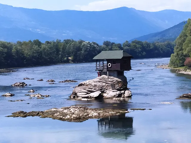 360 View of Drina River House