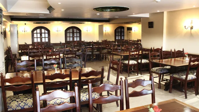 Bonne Soirée Restaurants مطعم بون سواريه