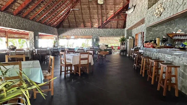 Les Rochers Restaurant